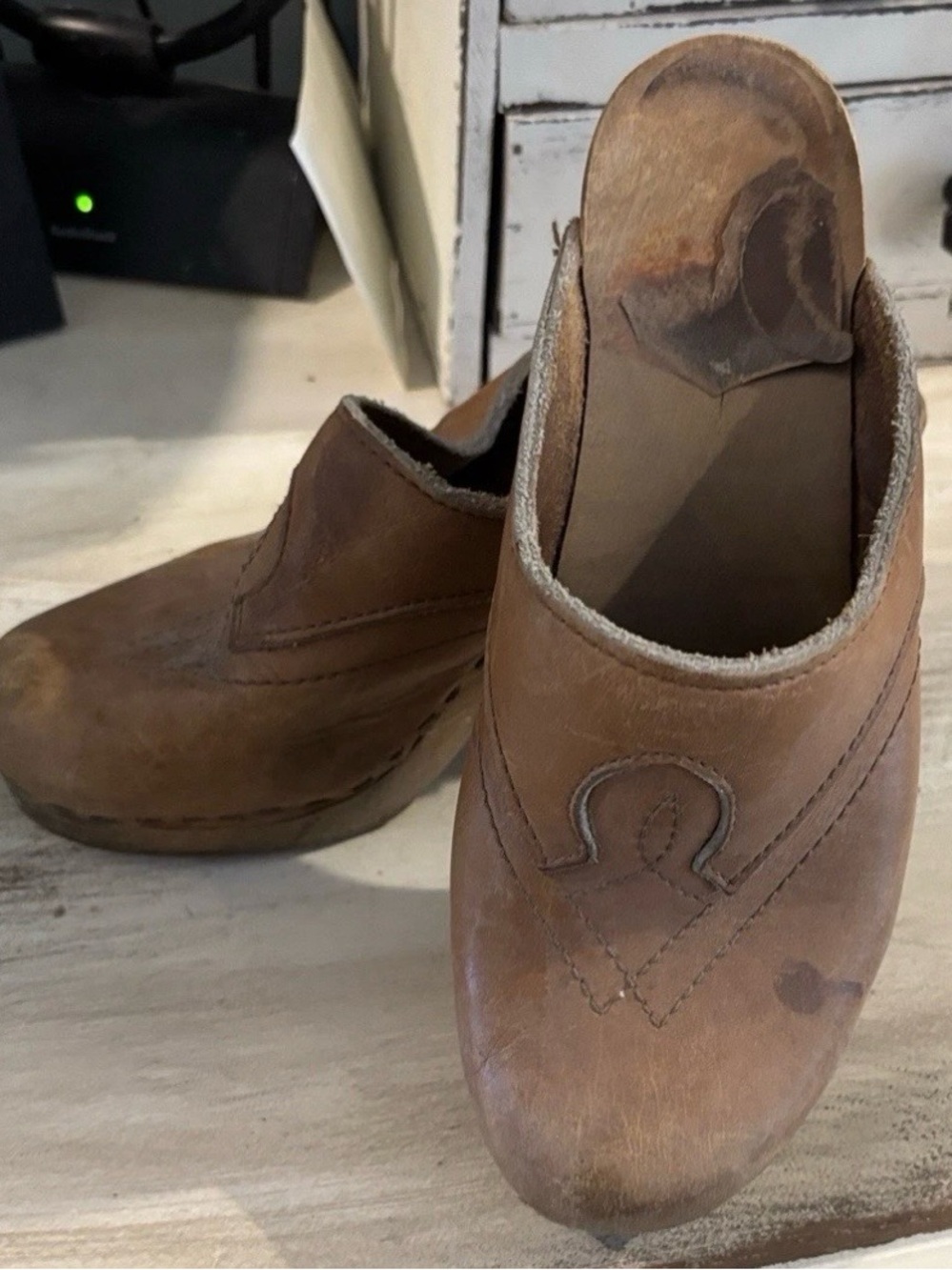 Vintage leather wooden clogs 7.5